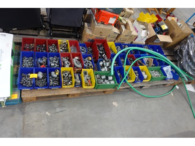 Partij ijzerwaren - afbeelding 1 van  21