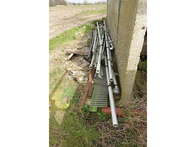 Partij ijzerwaren - afbeelding 1 van  9