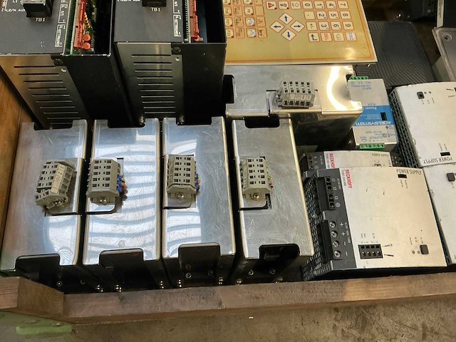 Partij industriële componenten en bedieningspanelen - afbeelding 3 van  12