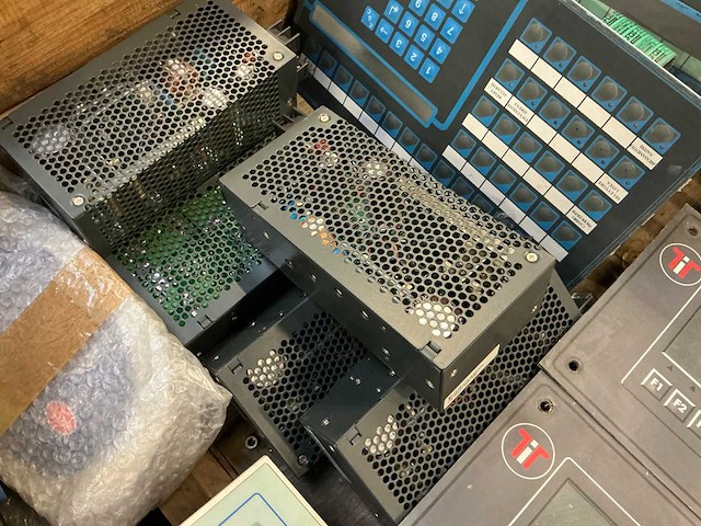 Partij industriële componenten en bedieningspanelen - afbeelding 4 van  12