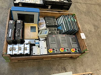 Partij industriële componenten en bedieningspanelen - afbeelding 5 van  12