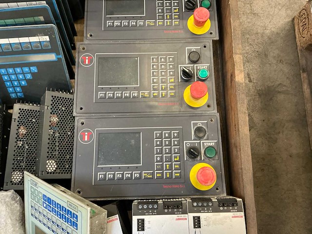 Partij industriële componenten en bedieningspanelen - afbeelding 6 van  12