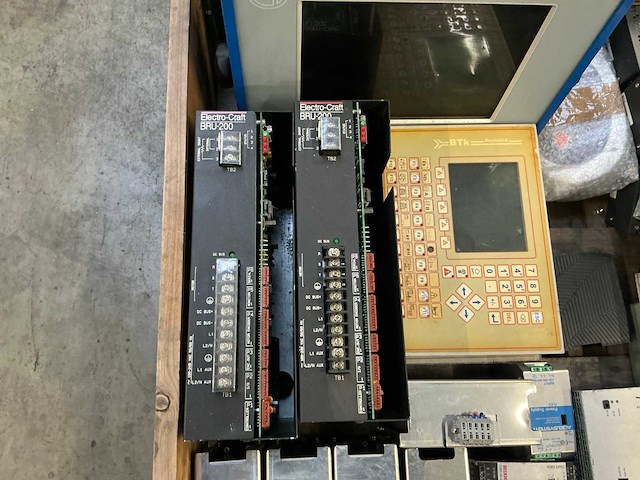 Partij industriële componenten en bedieningspanelen - afbeelding 11 van  12