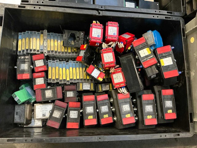 Partij industriële componenten - afbeelding 6 van  13