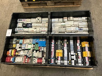 Partij industriële componenten - afbeelding 1 van  8