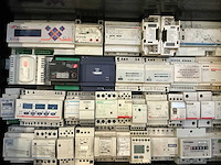 Partij industriële componenten - afbeelding 3 van  8