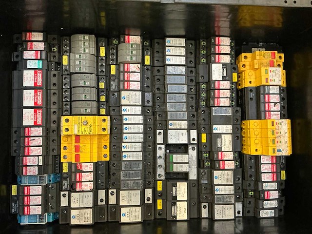 Partij industriële componenten - afbeelding 5 van  8