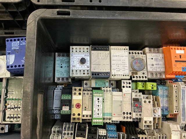 Partij industriële componenten - afbeelding 5 van  18