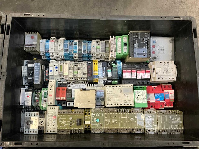 Partij industriële componenten - afbeelding 6 van  18