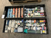 Partij industriële componenten - afbeelding 1 van  18