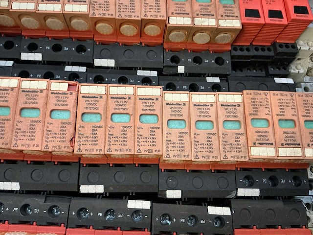 Partij industriële componenten - afbeelding 12 van  18