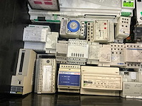 Partij industriële componenten - afbeelding 4 van  17