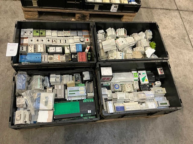 Partij industriële componenten - afbeelding 1 van  17