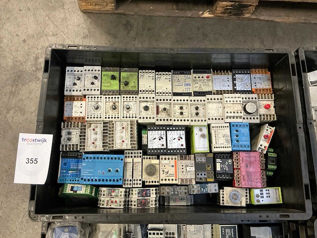 Partij industriële componenten - afbeelding 10 van  17