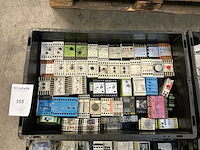 Partij industriële componenten - afbeelding 10 van  17