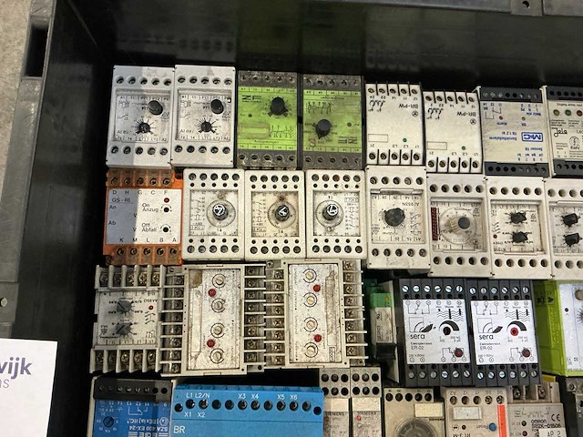 Partij industriële componenten - afbeelding 11 van  17