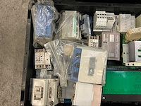 Partij industriële componenten - afbeelding 17 van  17