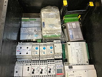 Partij industriële componenten - afbeelding 2 van  13