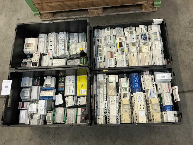 Partij industriële componenten - afbeelding 1 van  13