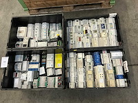 Partij industriële componenten - afbeelding 1 van  13