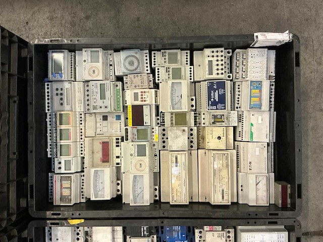 Partij industriële componenten - afbeelding 6 van  13