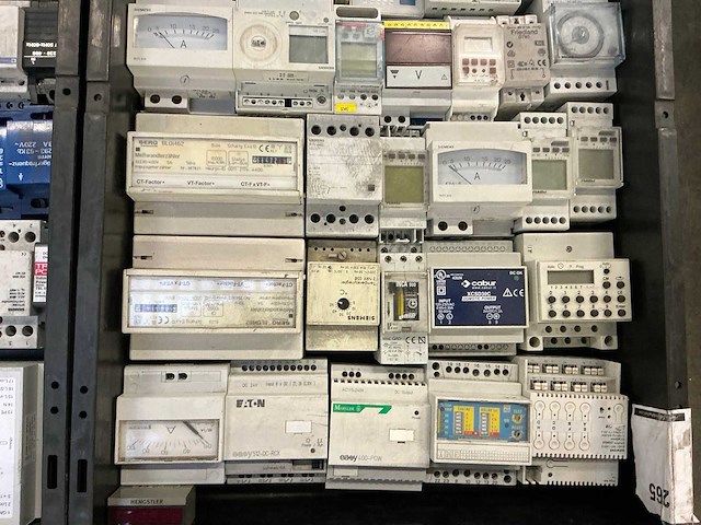 Partij industriële componenten - afbeelding 8 van  13