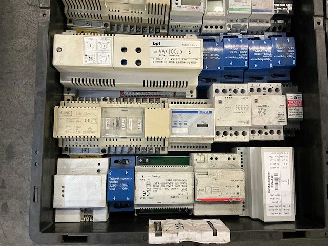 Partij industriële componenten - afbeelding 10 van  13