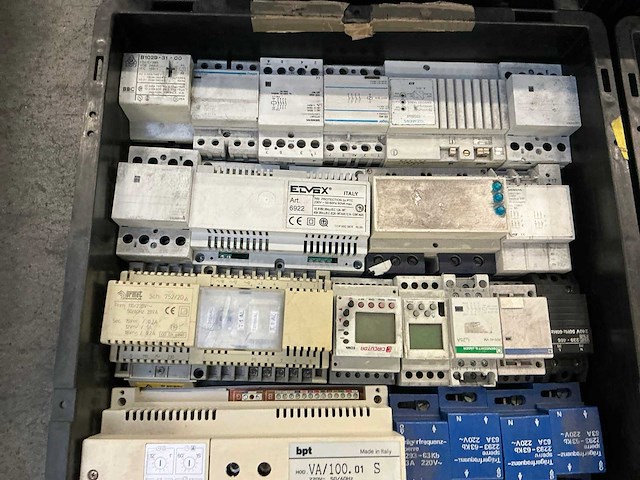 Partij industriële componenten - afbeelding 11 van  13