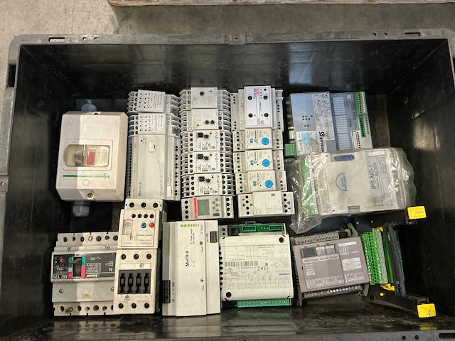 Partij industriële componenten - afbeelding 12 van  13