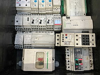 Partij industriële componenten - afbeelding 13 van  13