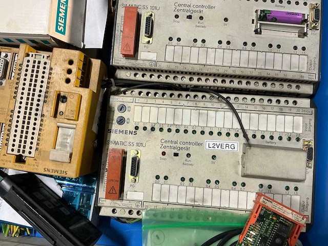 Partij industriële componenten - afbeelding 2 van  5