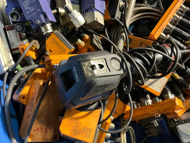 Partij industriële componenten - afbeelding 10 van  11