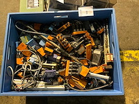 Partij industriële componenten - afbeelding 1 van  11