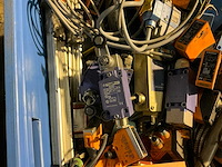 Partij industriële componenten - afbeelding 2 van  11