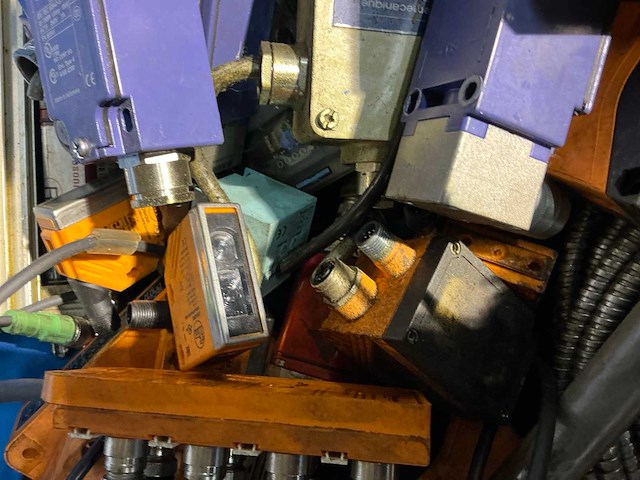 Partij industriële componenten - afbeelding 5 van  11