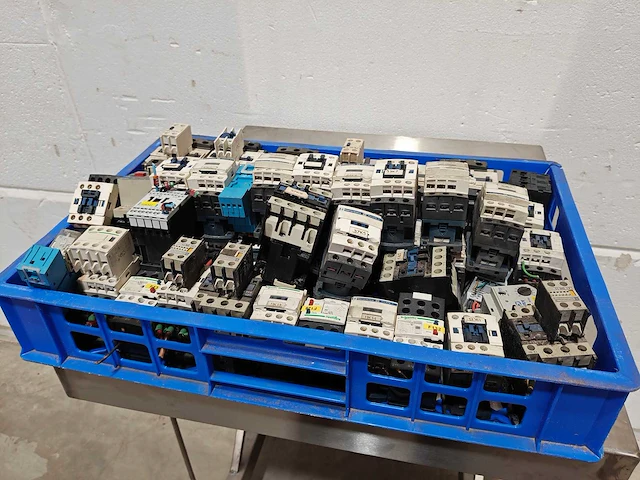 Partij industriële contactoren (23kg) - afbeelding 1 van  3
