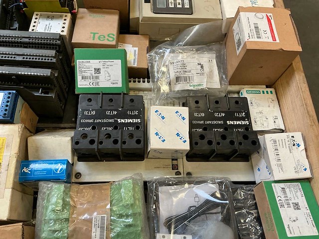 Partij industriële elektrische componenten - afbeelding 3 van  11