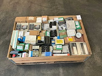 Partij industriële elektrische componenten - afbeelding 1 van  11
