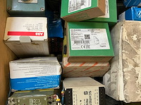 Partij industriële elektrische componenten - afbeelding 7 van  11