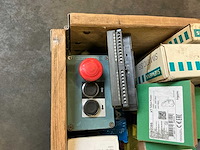 Partij industriële elektrische componenten - afbeelding 8 van  11