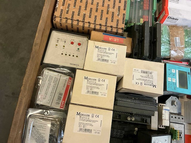 Partij industriële elektrische componenten - afbeelding 7 van  9