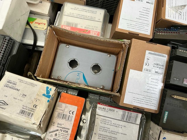 Partij industriële elektrische componenten - afbeelding 5 van  13