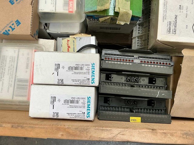 Partij industriële elektrische componenten - afbeelding 9 van  13