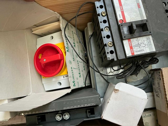 Partij industriële elektrische componenten - afbeelding 13 van  13