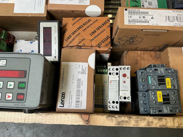 Partij industriële elektrische componenten - afbeelding 2 van  13