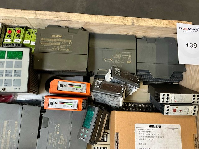 Partij industriële elektrische componenten - afbeelding 7 van  13