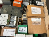 Partij industriële elektrische componenten - afbeelding 8 van  13