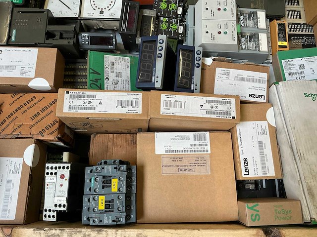 Partij industriële elektrische componenten - afbeelding 11 van  13