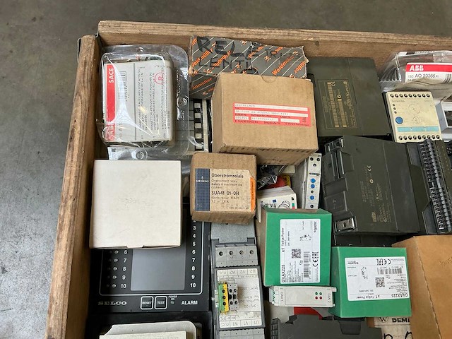 Partij industriële elektrische componenten - afbeelding 3 van  12