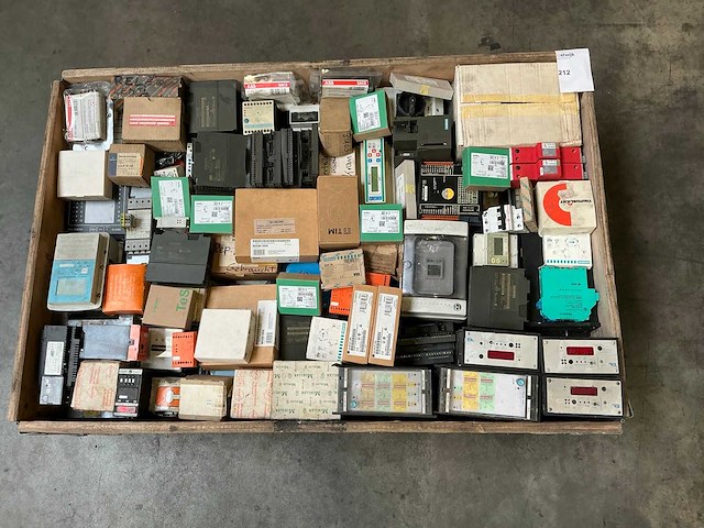 Partij industriële elektrische componenten - afbeelding 5 van  12